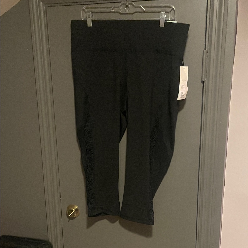 Livi Active Black Cropped Leggings with Mesh Panels